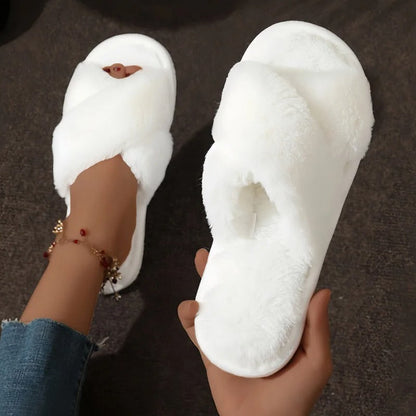 Fluffiga tofflor med mjuk sula och halkskydd