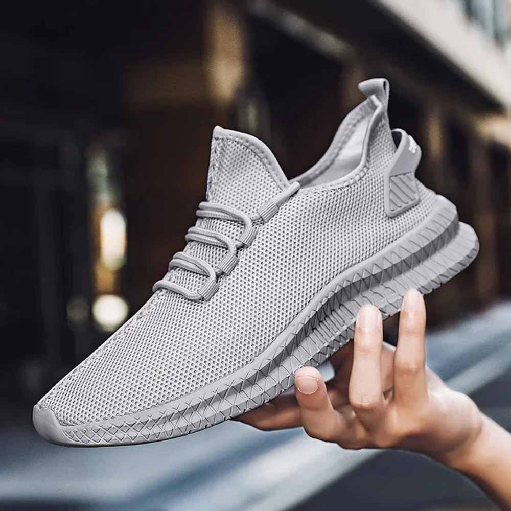 Sneakers med dämpande sula och luftig ovandel